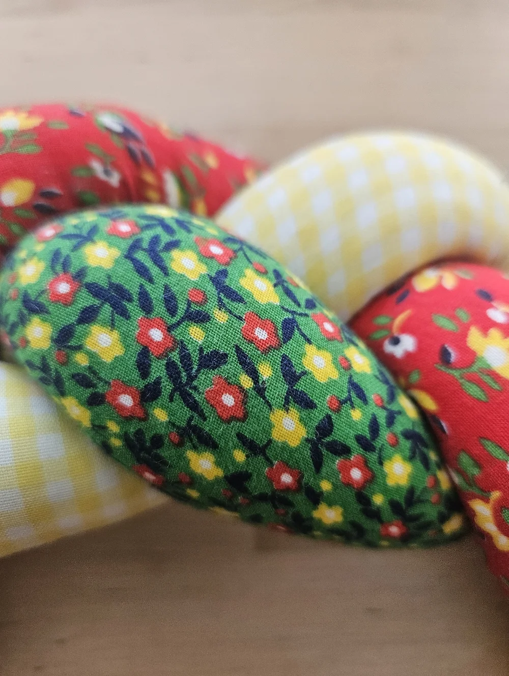 Vintage Handmade Braided Quilted Gingham‎ Fabric Christmas Cottage Granny Wreath